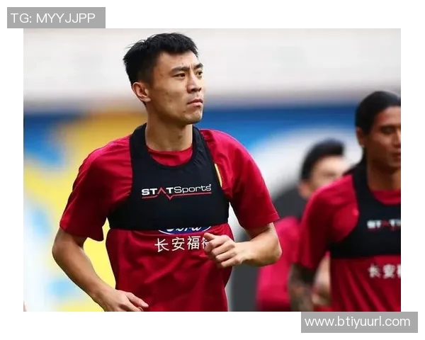 郑铮惊艳吊门击中横梁门将无奈目送球飞过