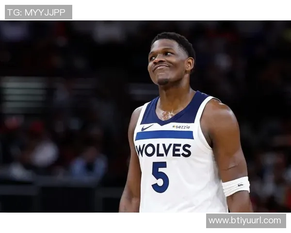 爱德华兹华丽突破拉杆换手上篮精彩得分引爆全场激情 爱德华兹华丽突破拉杆换手上篮精彩得分引爆全场激情