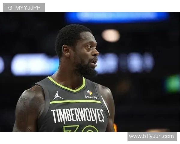 兰德尔表现稳定11投6中贡献14分4篮板1助攻1抢断助力球队胜利