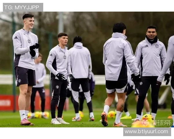 小将谢伊莱西随曼联一线队训练全力备战埃弗顿挑战赛